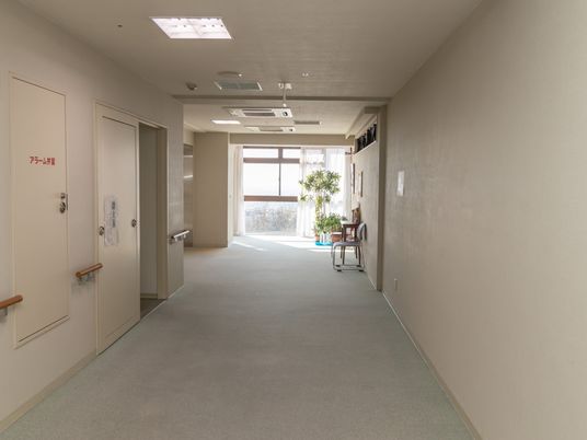 静かな廊下の風景