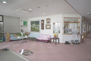 案内掲示物のあるエレベーター