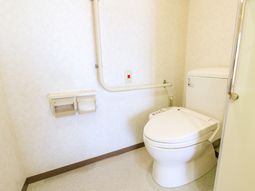 バリアフリーの洗面所設備