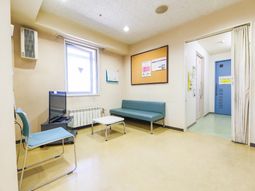 明るい待合室の様子