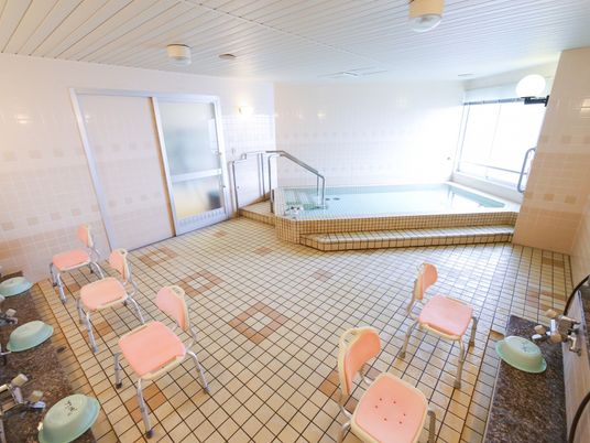 広々とした清潔な浴室