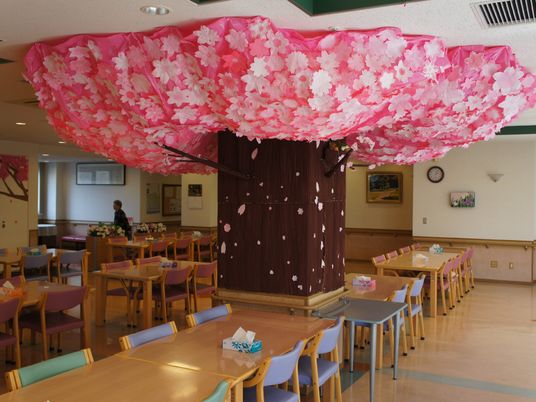 桜飾り付けされた食堂