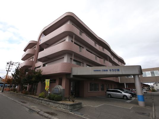 多階層の建物の外観