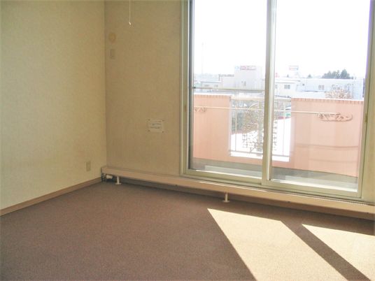 日差しが差し込む居室