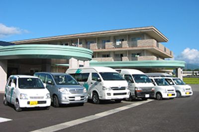 建物と車両の前景