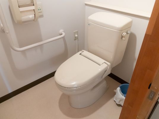 バリアフリー設計のトイレ