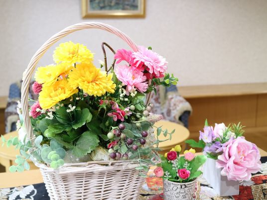 色鮮やかな花のアレンジメント