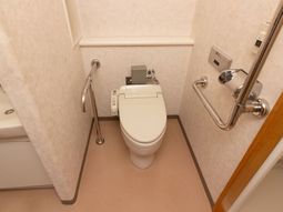 手すり付きトイレ