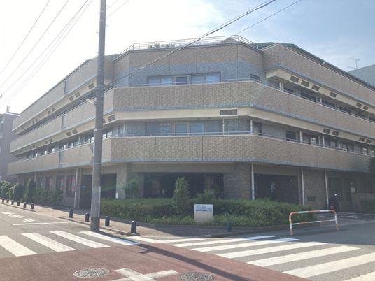 堂々とした建物の外観