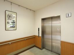 廊下にあるエレベーター