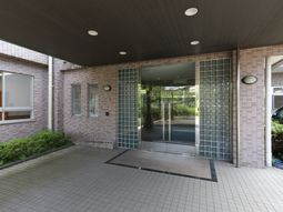清潔感ある施設入口