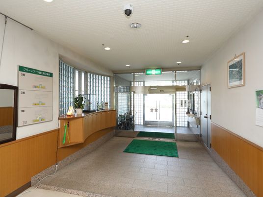 広々とした明るいエントランス