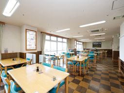 広々した明るい食堂