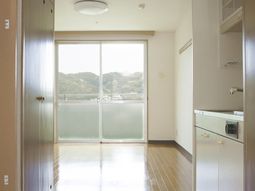 広々とした明るい居室