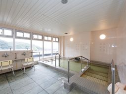 広々とした清潔な浴室