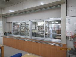 清潔な食堂の厨房