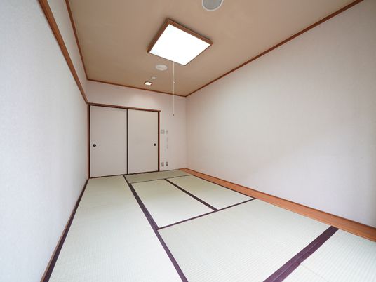 明るい雰囲気の和室