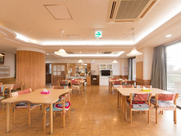 明るい食堂の様子