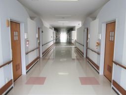 清潔で明るい廊下