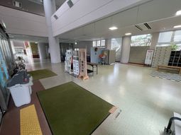 広々とした廊下