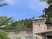 緑に囲まれた外観  