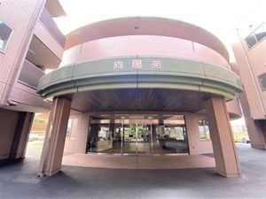 円形の屋根のエントランス