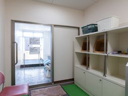 清潔な浴室の入口