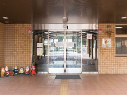 エントランスの自動ドア