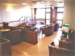 落ち着いた雰囲気のラウンジ