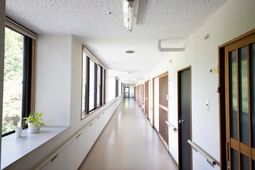 清潔な廊下の風景