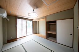 明るい和室の居室