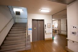 廊下とエレベーター