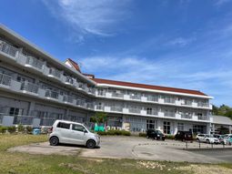 広々とした明るい外観