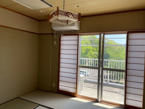 和室から見えるバルコニー