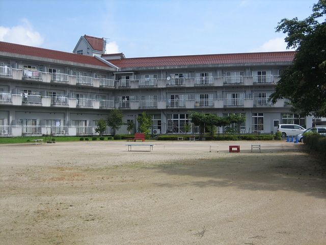ゆとりある居室の外観 居室 広々とした外観の施設で、快適なワークライフを一緒に創りましょう。