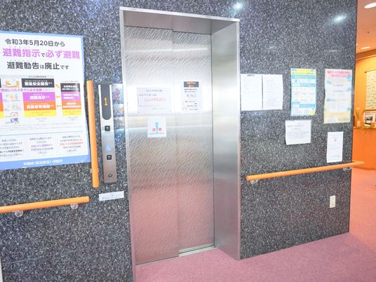 エレベーター付近の案内掲示