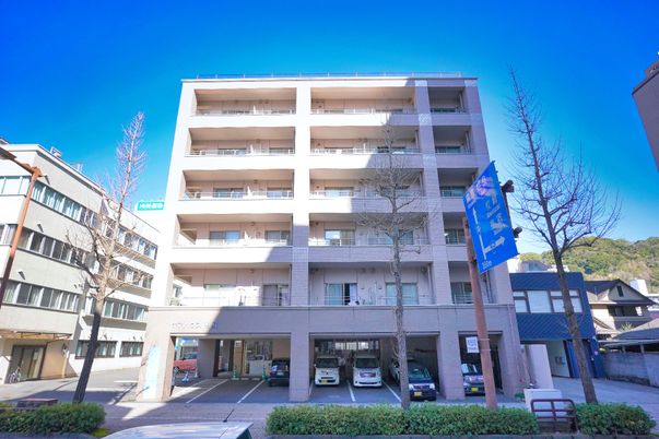 清潔感のある建物の外観