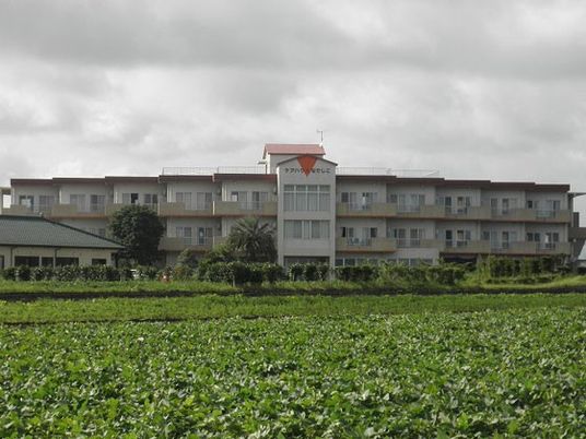 田園に建つ建物  