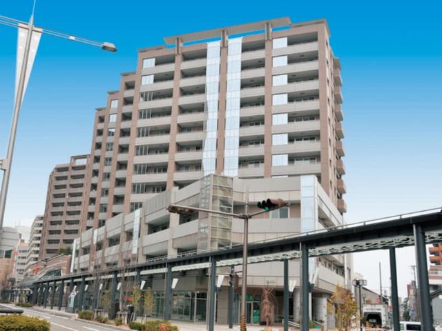 高層住宅の外観 外観 しっかりとした構造の高層建物です。大きな窓が多く、都市の景観を楽しめます。