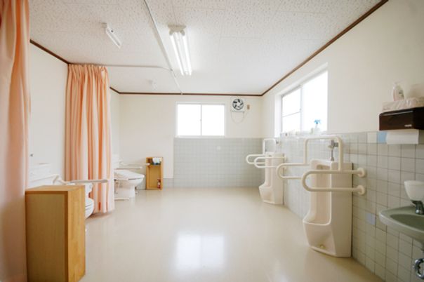 ゆとりのある綺麗な浴室