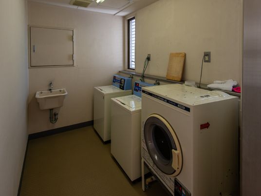 洗濯機と乾燥機のある部屋