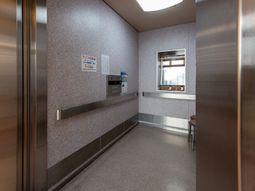 清潔なエレベーターホール