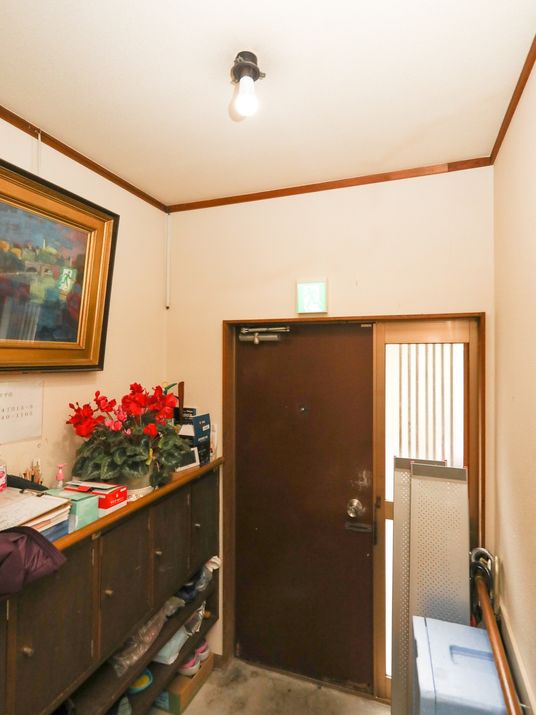 エントランス付近の室内