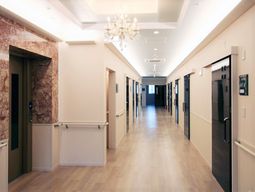 清潔感のある廊下の風景