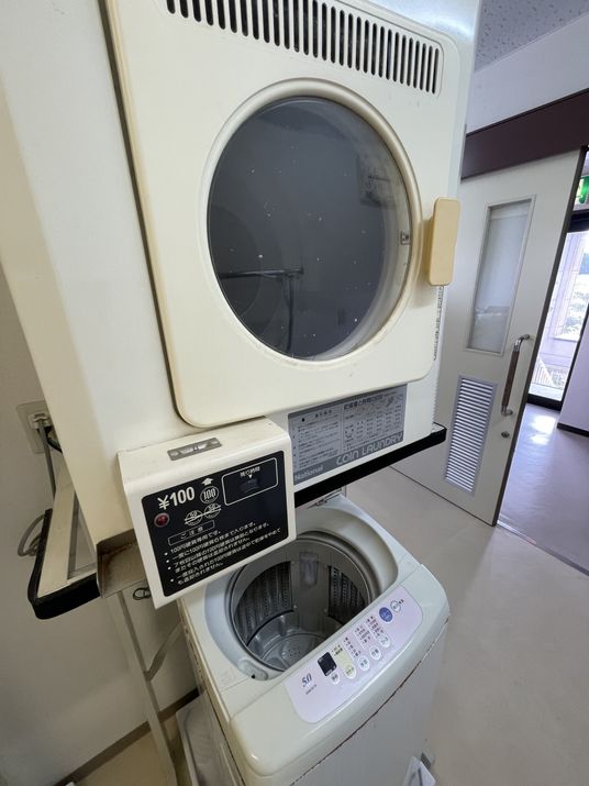 清潔なコインランドリー