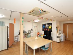 多目的室の明るい空間