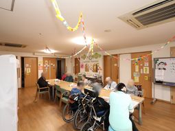 活動する人々の多目的室