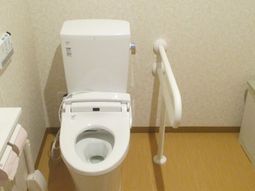手すり付きトイレの様子