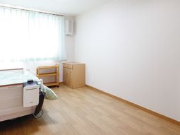 明るい居室の一角