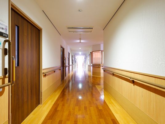 清潔で広々とした廊下